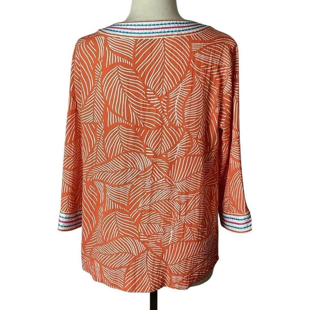 John Mark Split Neck Pull-On Top Blouse Embroider… - image 3